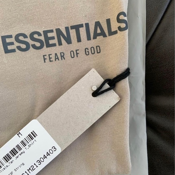 Fear Of God Essentials CORE COLLECTION T-shirt - TAN/STRING FW21 - Picture 2 of 3